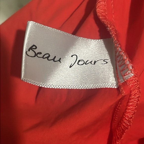 BEAU JOURS Alisson Tank - 9K1161 - in Poppy NWT
Regular price $136.00 - Picture 10 of 10